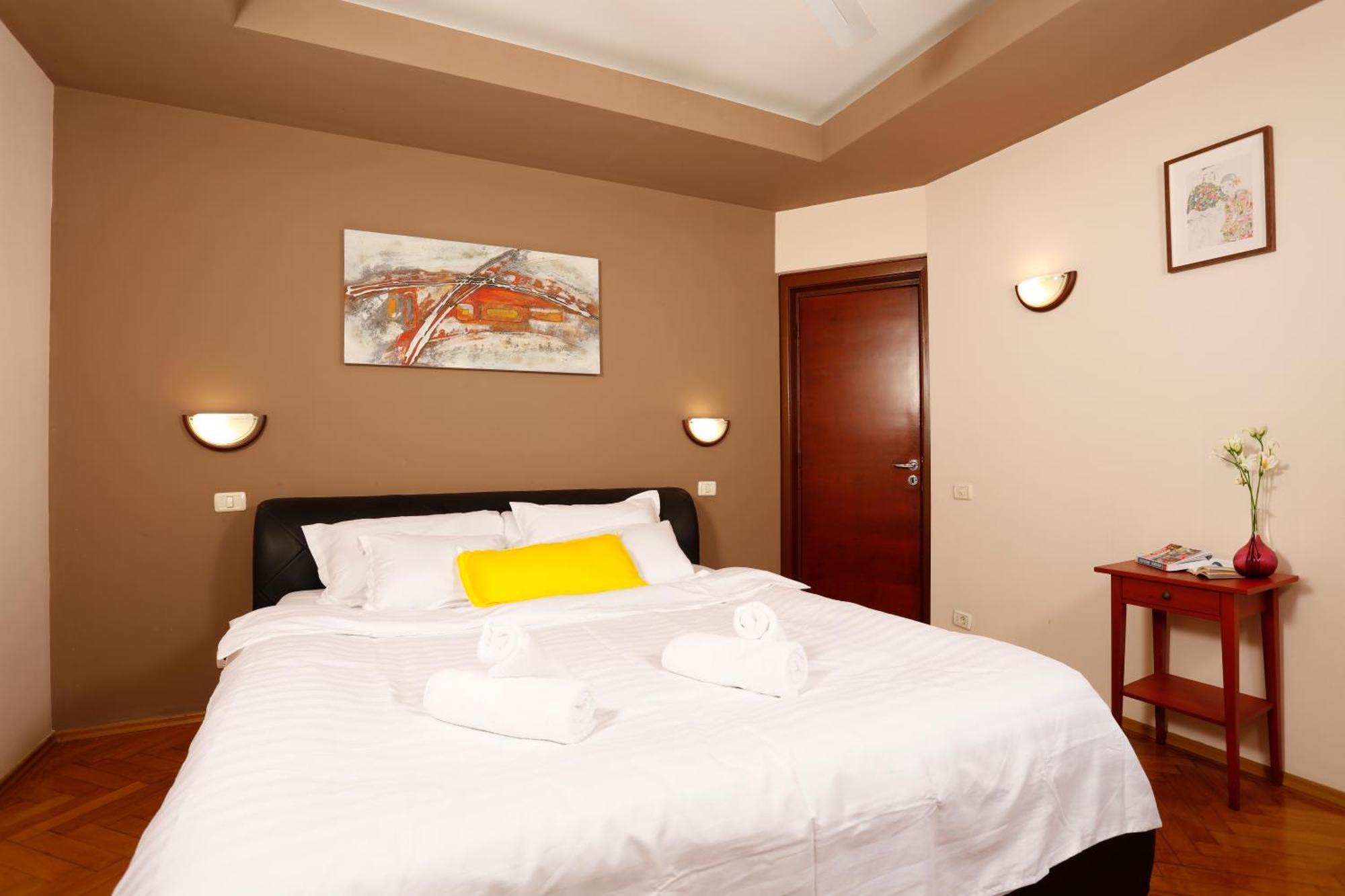 Peaceful Getaway - Generous 3-Bedroom Sanctuary - Close To Historic Old Town 布加勒斯特 外观 照片