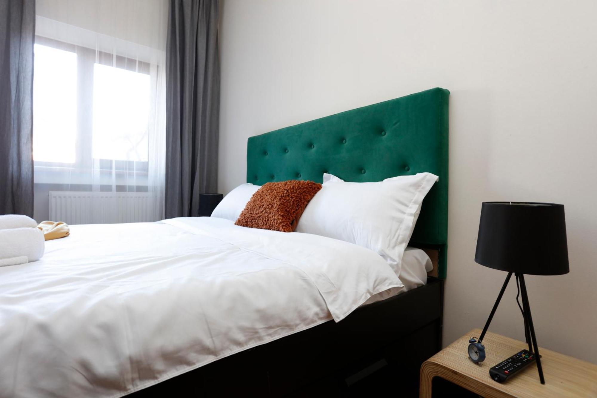 Peaceful Getaway - Generous 3-Bedroom Sanctuary - Close To Historic Old Town 布加勒斯特 外观 照片