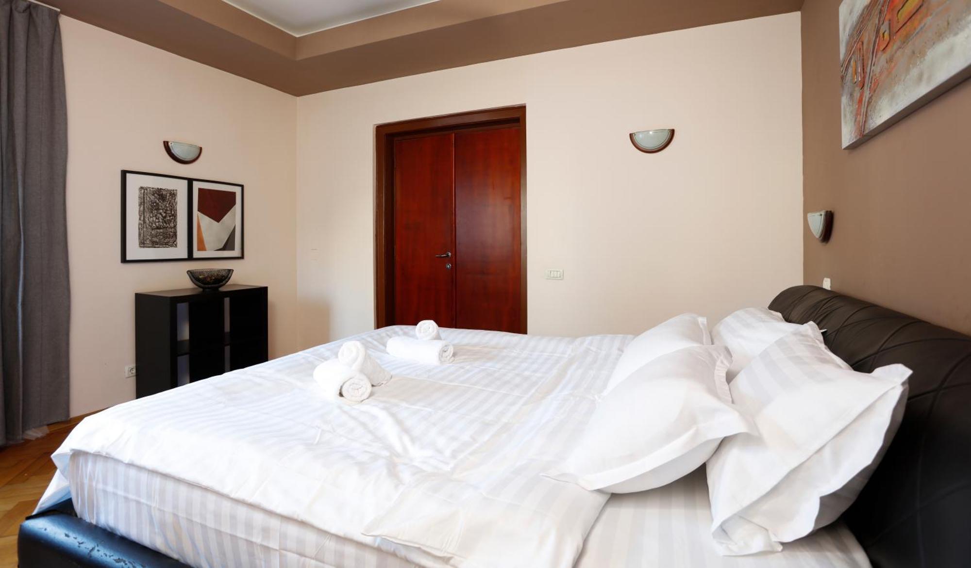 Peaceful Getaway - Generous 3-Bedroom Sanctuary - Close To Historic Old Town 布加勒斯特 外观 照片