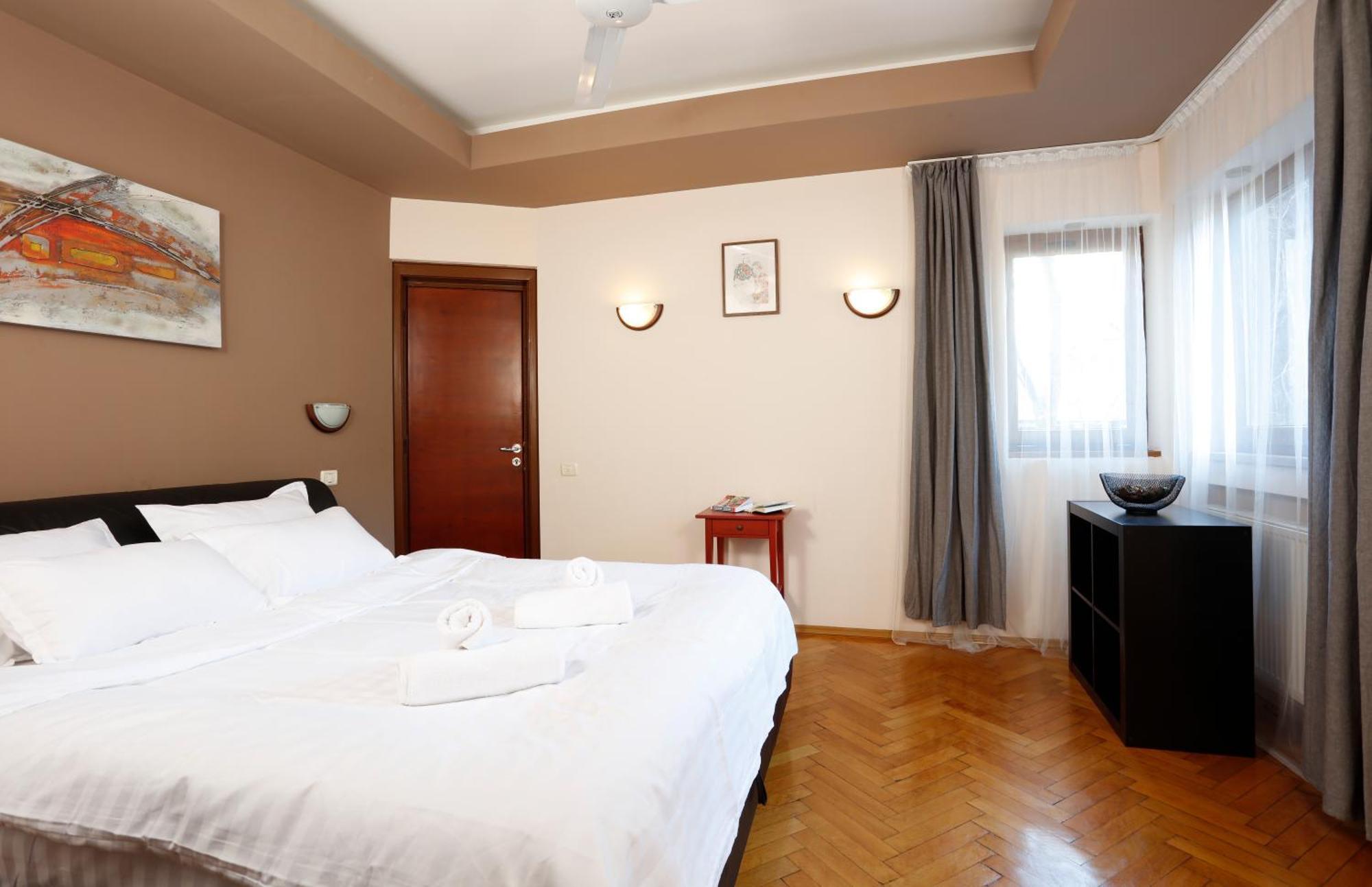Peaceful Getaway - Generous 3-Bedroom Sanctuary - Close To Historic Old Town 布加勒斯特 外观 照片