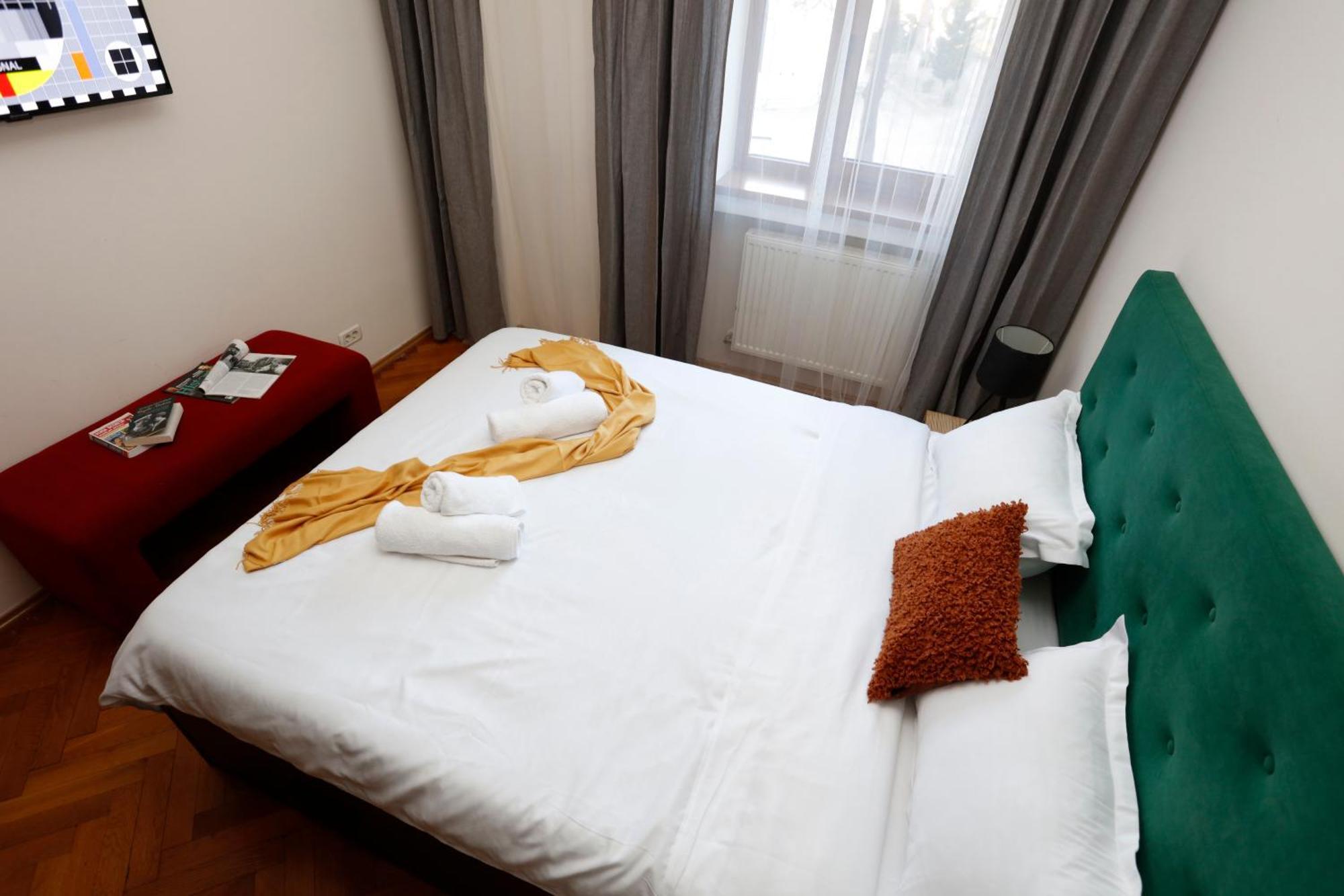 Peaceful Getaway - Generous 3-Bedroom Sanctuary - Close To Historic Old Town 布加勒斯特 外观 照片