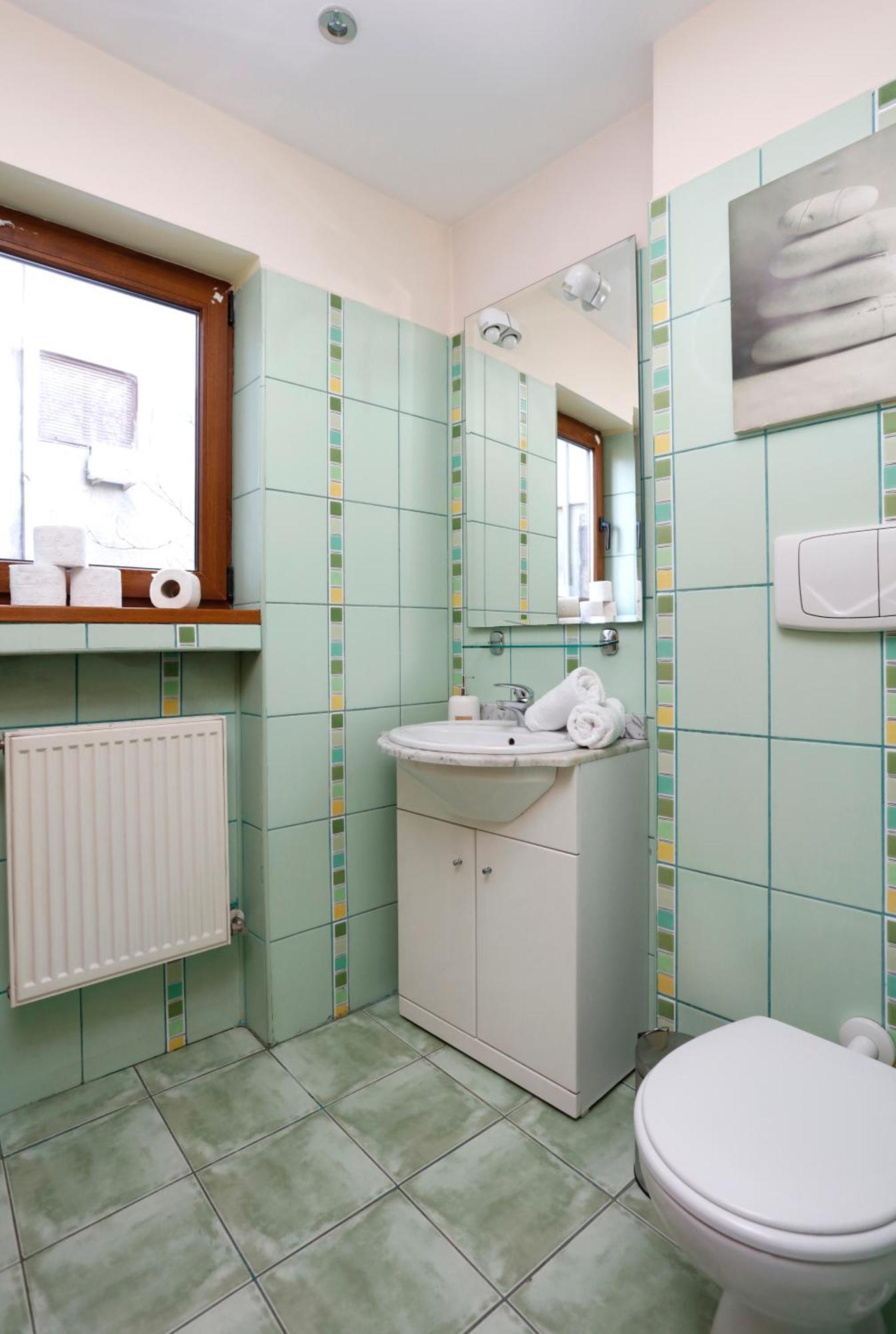 Peaceful Getaway - Generous 3-Bedroom Sanctuary - Close To Historic Old Town 布加勒斯特 外观 照片