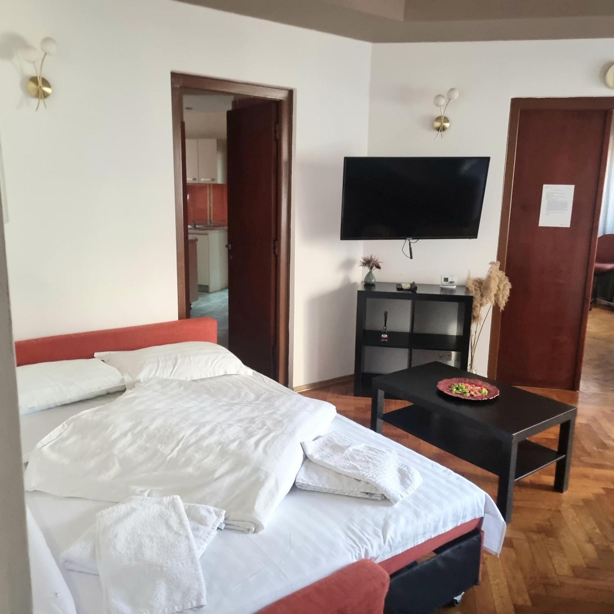 Peaceful Getaway - Generous 3-Bedroom Sanctuary - Close To Historic Old Town 布加勒斯特 外观 照片
