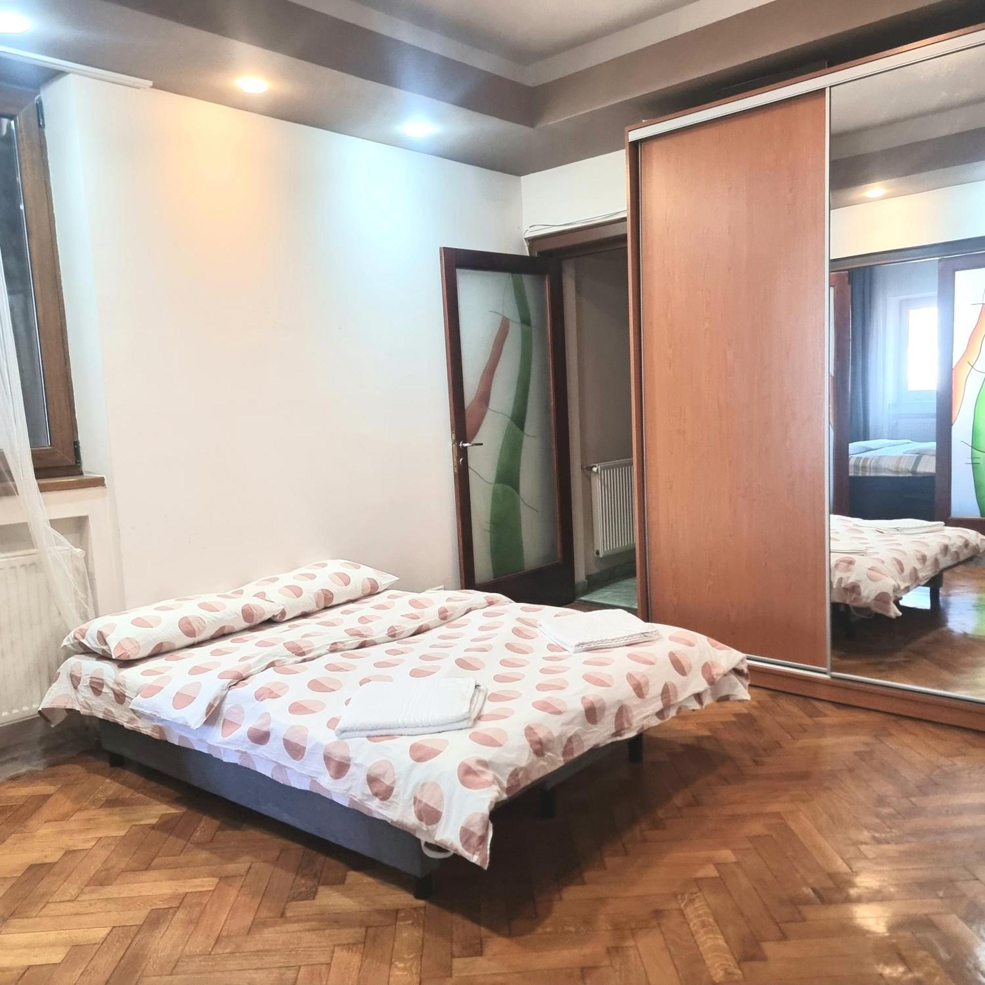 Peaceful Getaway - Generous 3-Bedroom Sanctuary - Close To Historic Old Town 布加勒斯特 外观 照片