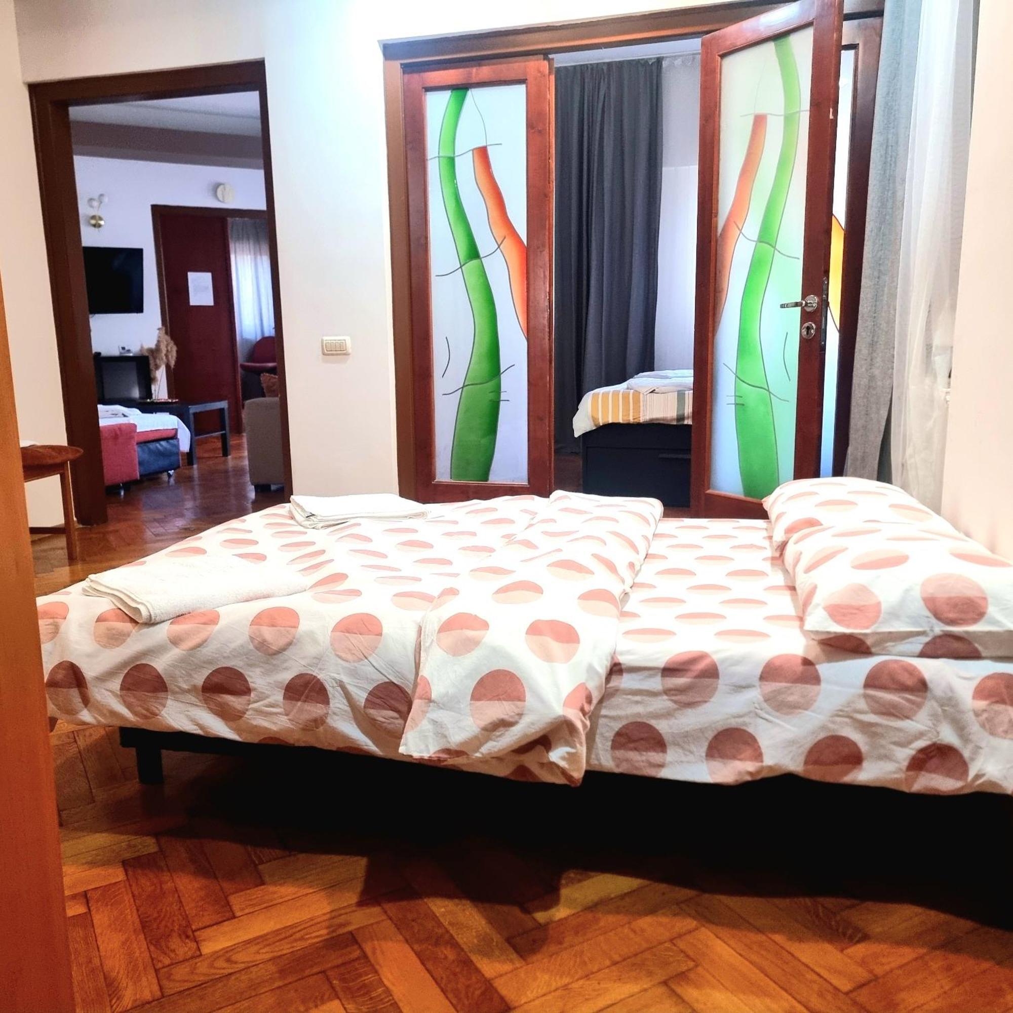 Peaceful Getaway - Generous 3-Bedroom Sanctuary - Close To Historic Old Town 布加勒斯特 外观 照片