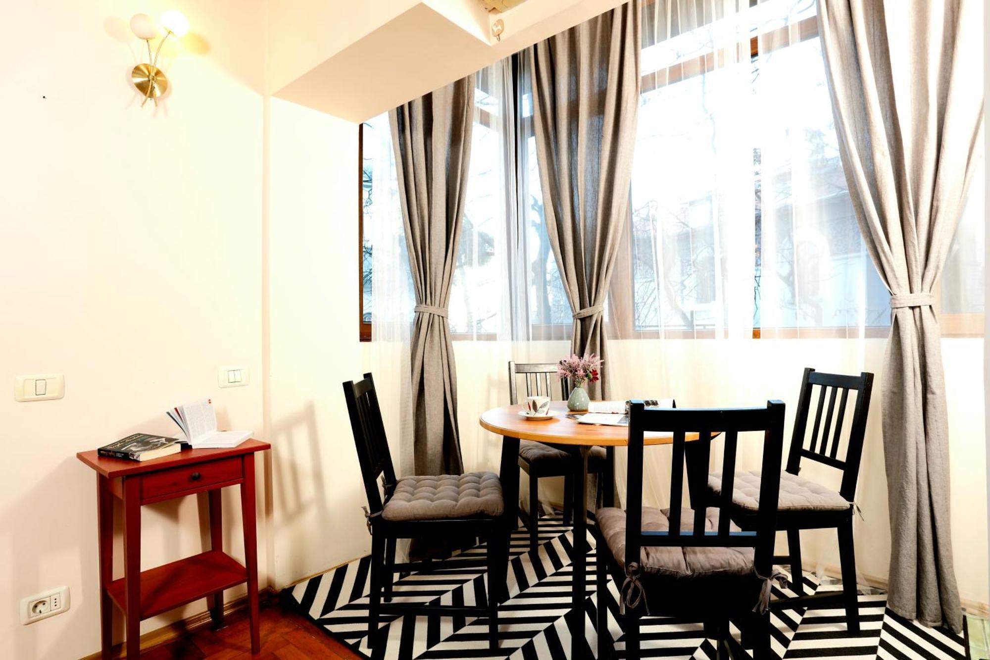 Peaceful Getaway - Generous 3-Bedroom Sanctuary - Close To Historic Old Town 布加勒斯特 外观 照片