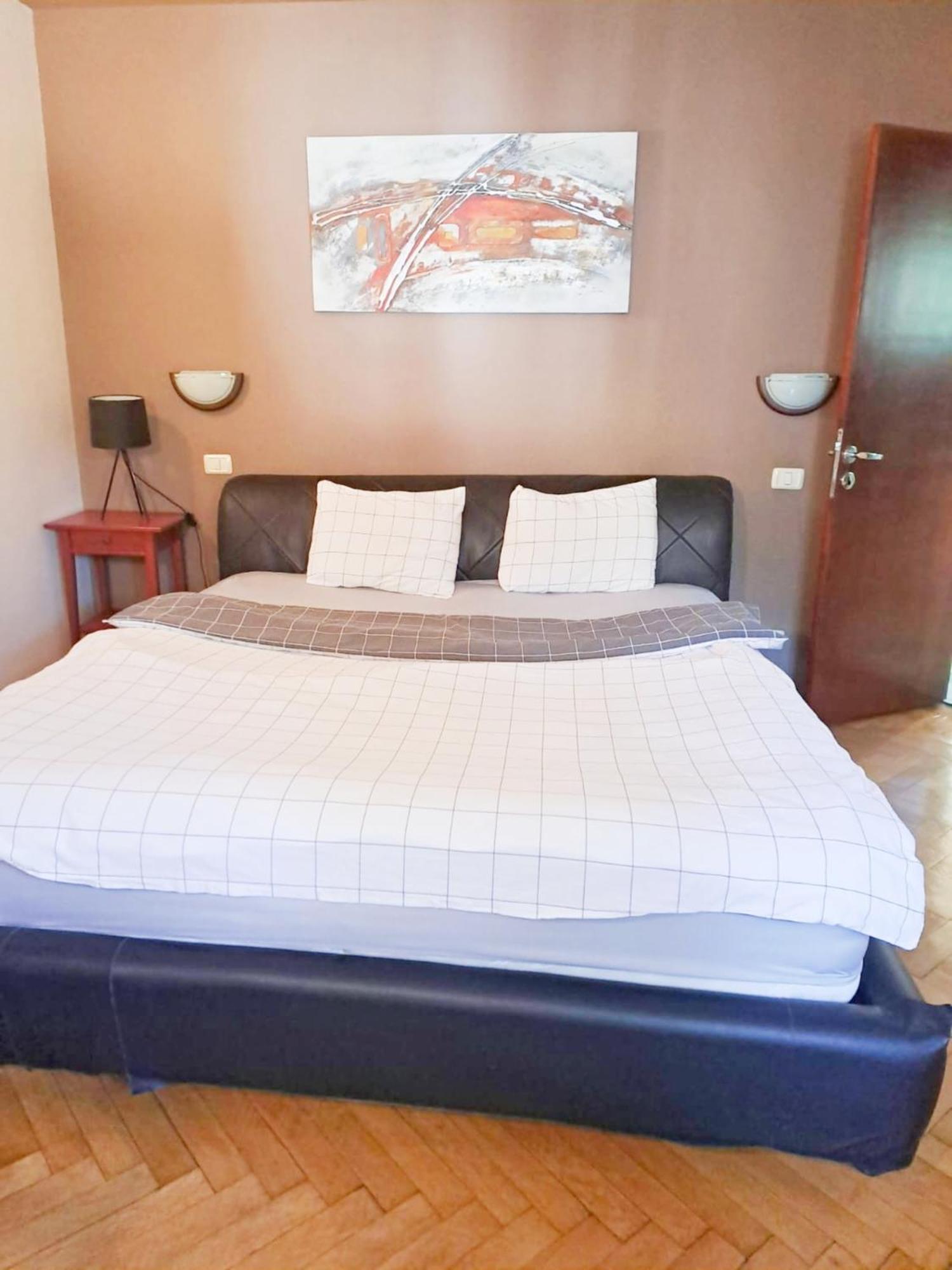 Peaceful Getaway - Generous 3-Bedroom Sanctuary - Close To Historic Old Town 布加勒斯特 外观 照片