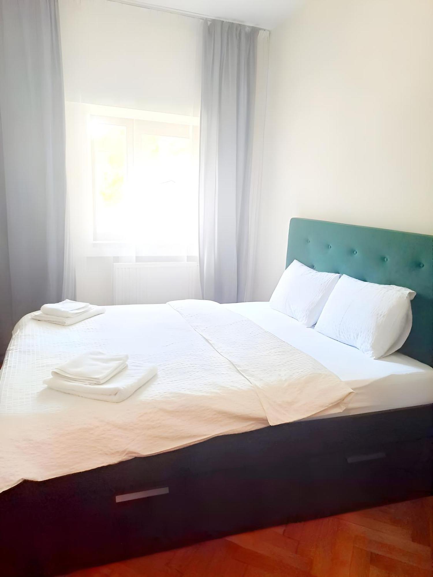 Peaceful Getaway - Generous 3-Bedroom Sanctuary - Close To Historic Old Town 布加勒斯特 外观 照片